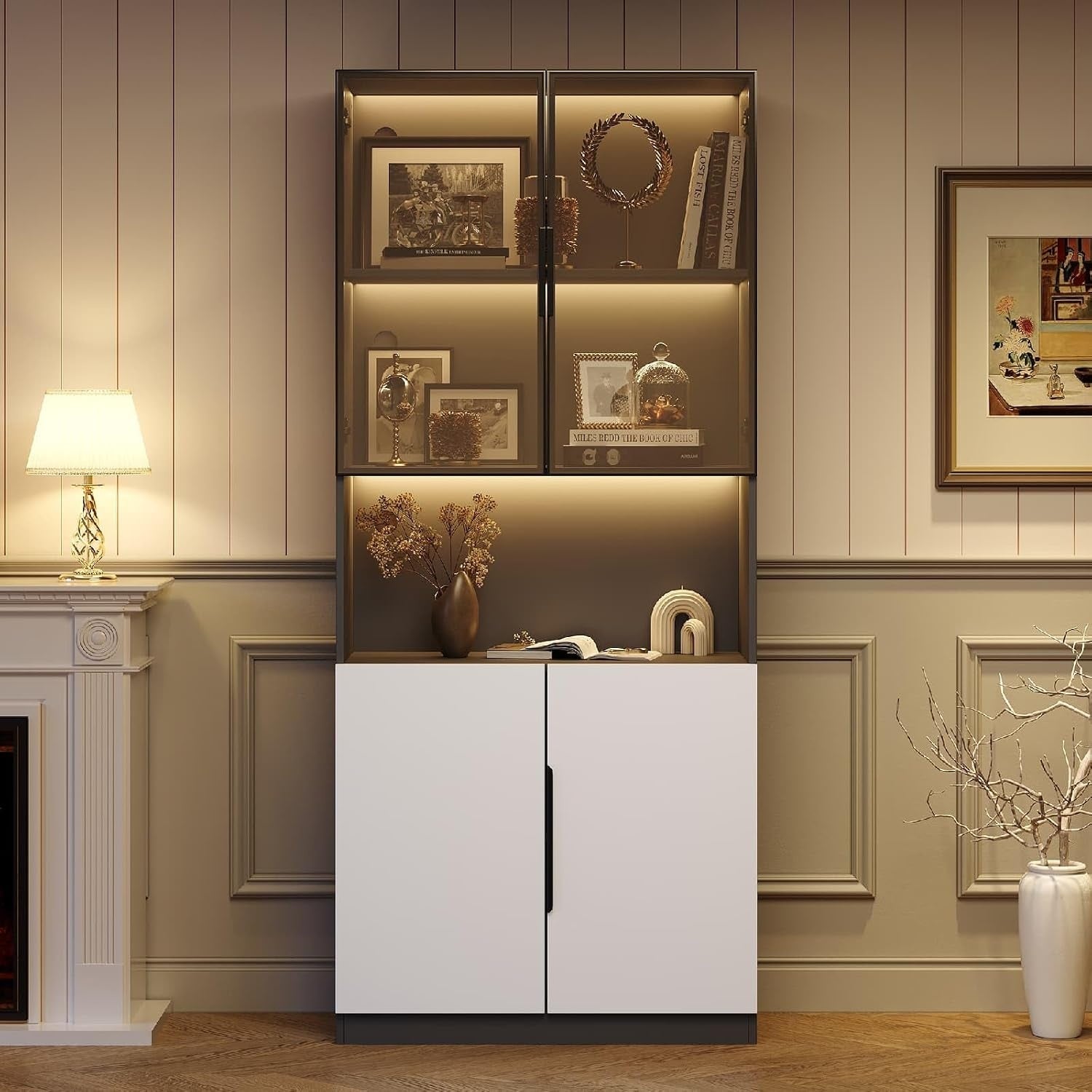 Vitrine minimaliste avec portes en verre, éclairage LED et étagères de rangement pour intérieur moderne
