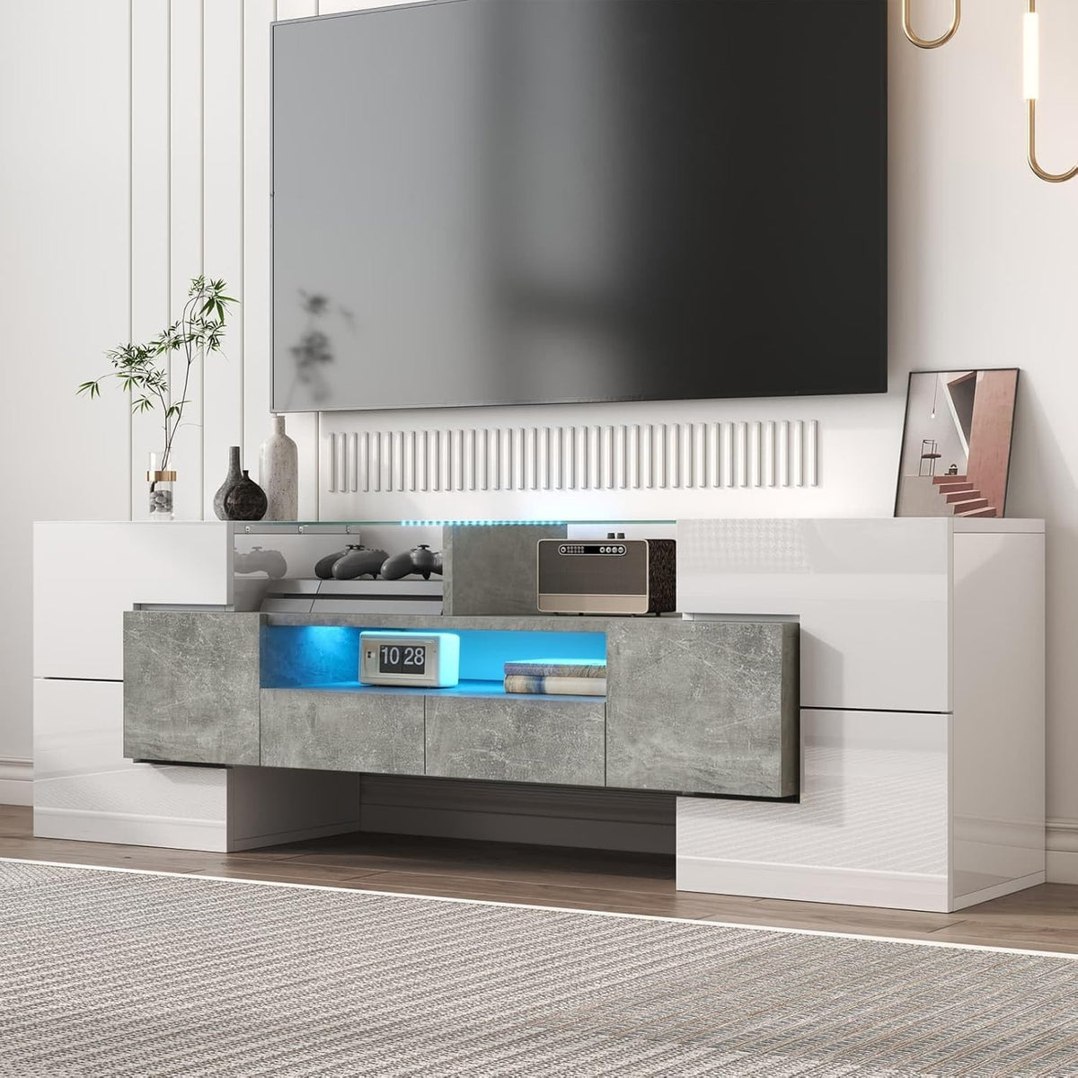 Centre TV contemporain avec six portes, deux tiroirs et éclairage LED intégré